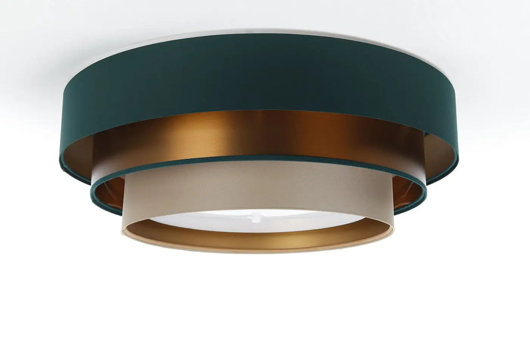 Luminaire plafonnier vert avec anneaux concentriques en cuivre brossé et abat-jour tissu beige moderne