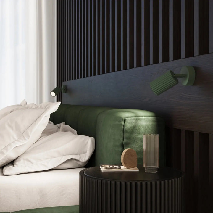 Plafonnier karbon allie design minimaliste avec tête de lit vert olive matelassée et lampes de lecture murales gu10 interchangeables