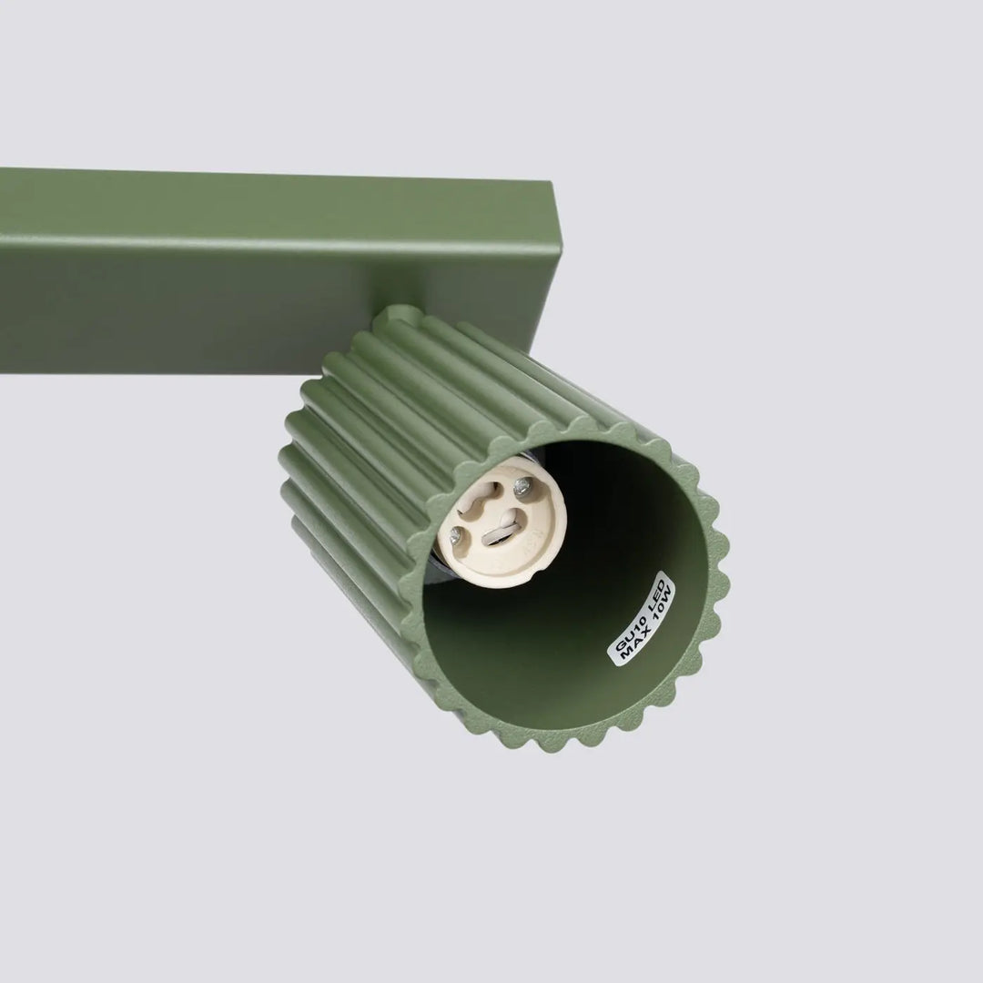 Plafonnier karbon allie éclairage design minimaliste vert olive avec finition mate et douille e27 visible