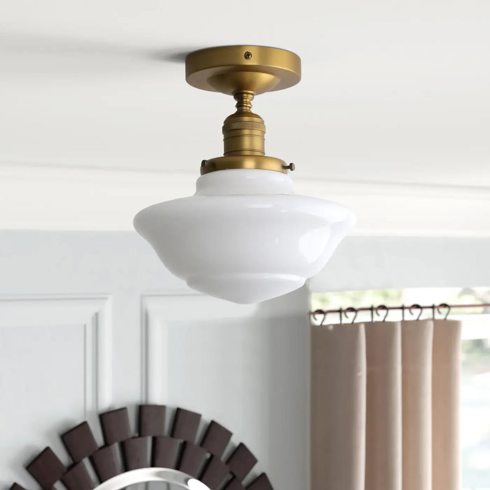 Luminaire plafonnier vintage en laiton finition brillante avec abat-jour en verre blanc lisse modèle permo