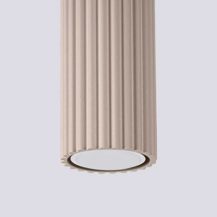 Plafonnier karbon allie beige avec diffuseur blanc circulaire et bord festonné design minimaliste ampoules gu10 interchangeables