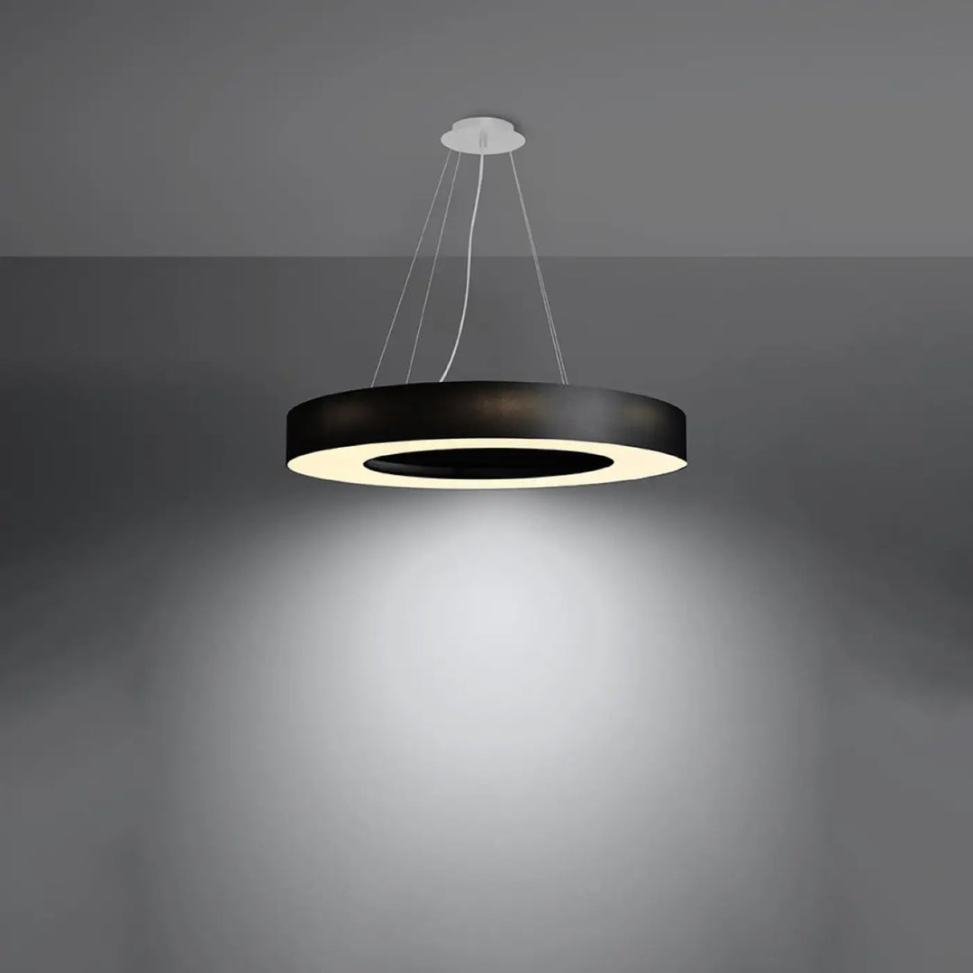 Lustre abat-jour rond noir allumé