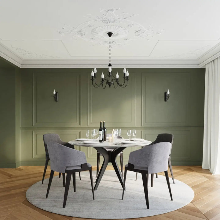 Lustre noir dans une salle à manger