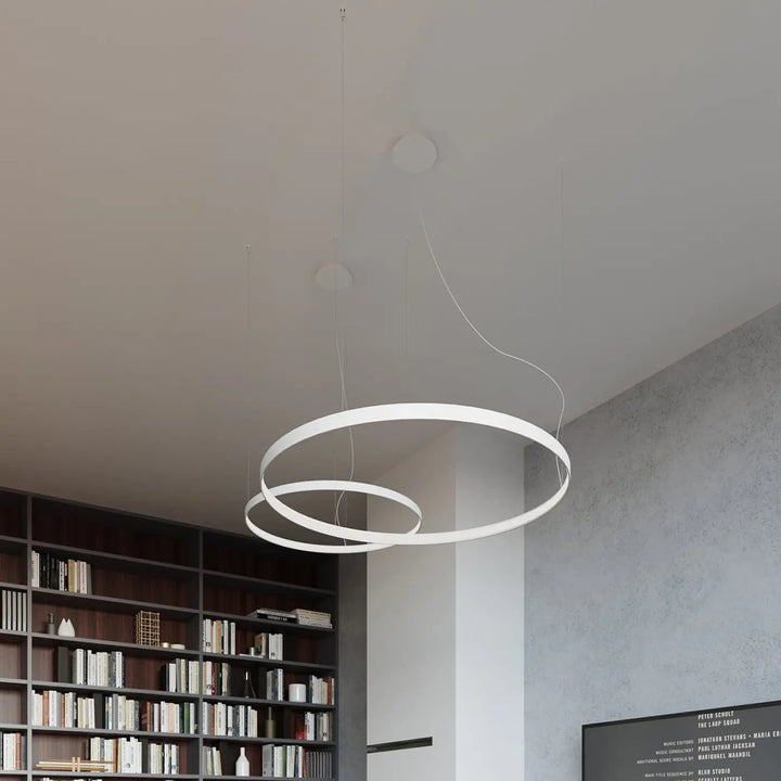 Lustre anneau RIO blanc dans un salon