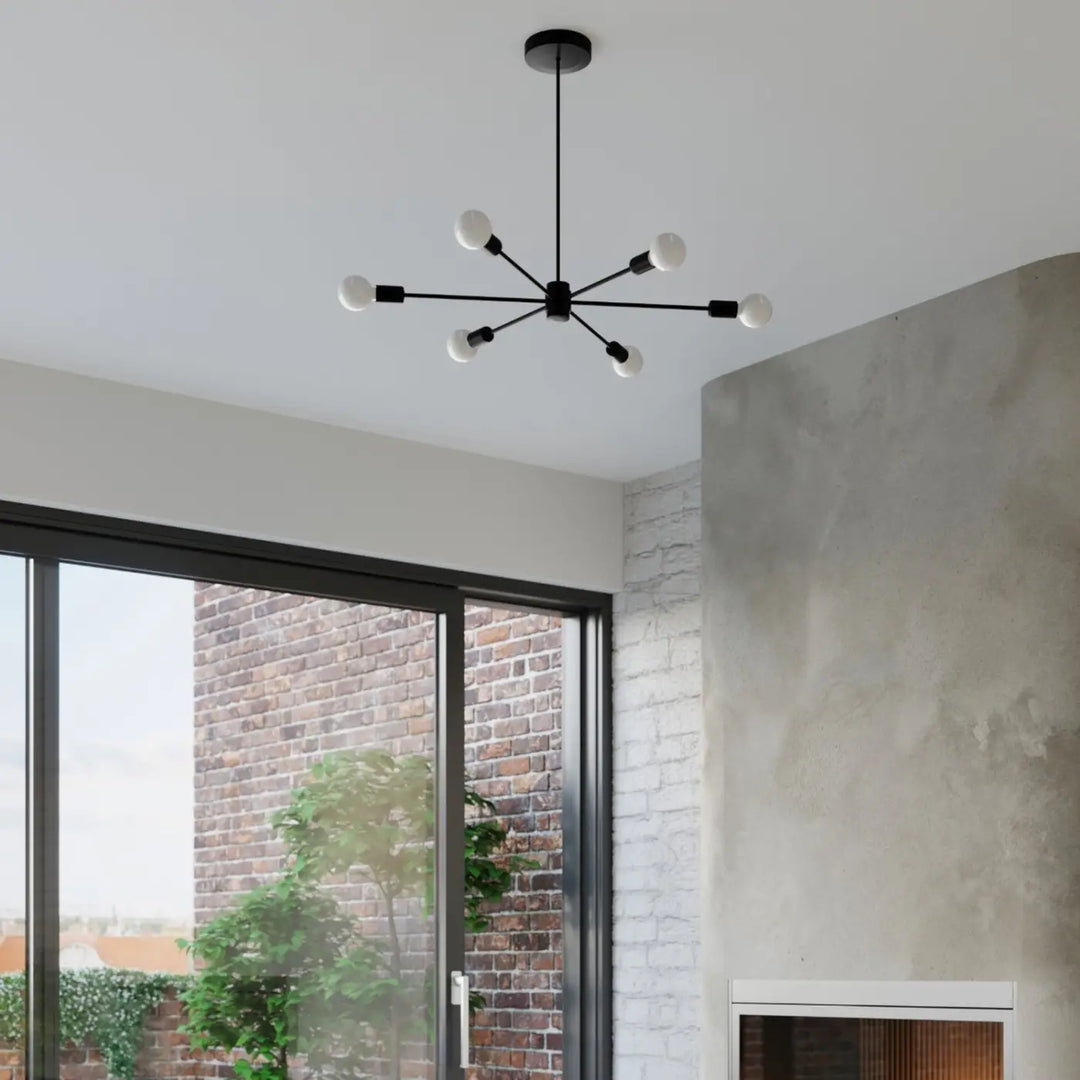 Lustre noir dans un salon