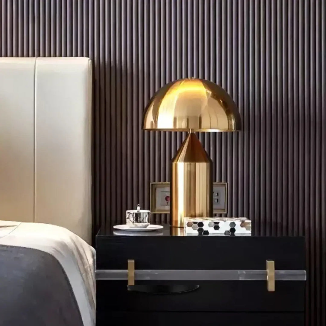 Lampe de table luxumi en forme de champignon doré avec finition métallique polie sans frais supplémentaires