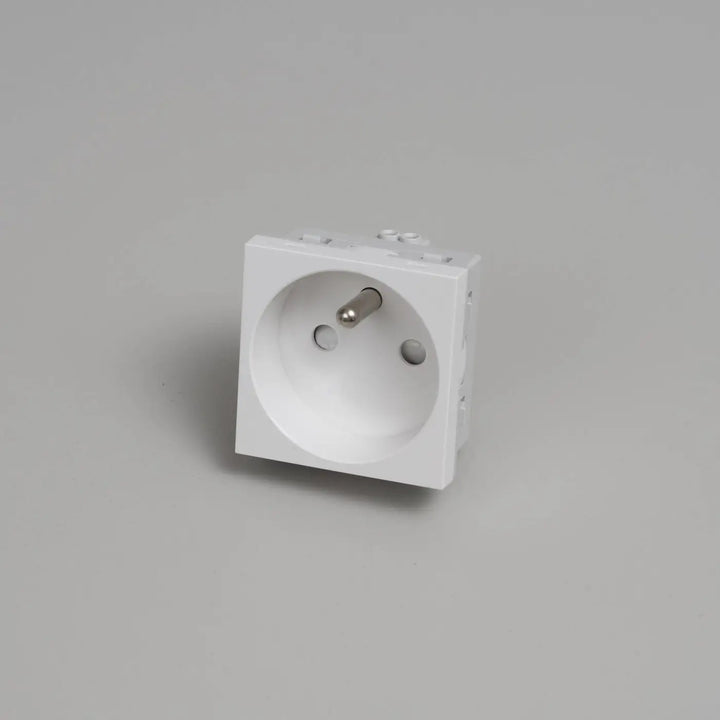 Module prise française type E blanc Buster + Punch #couleur_blanc