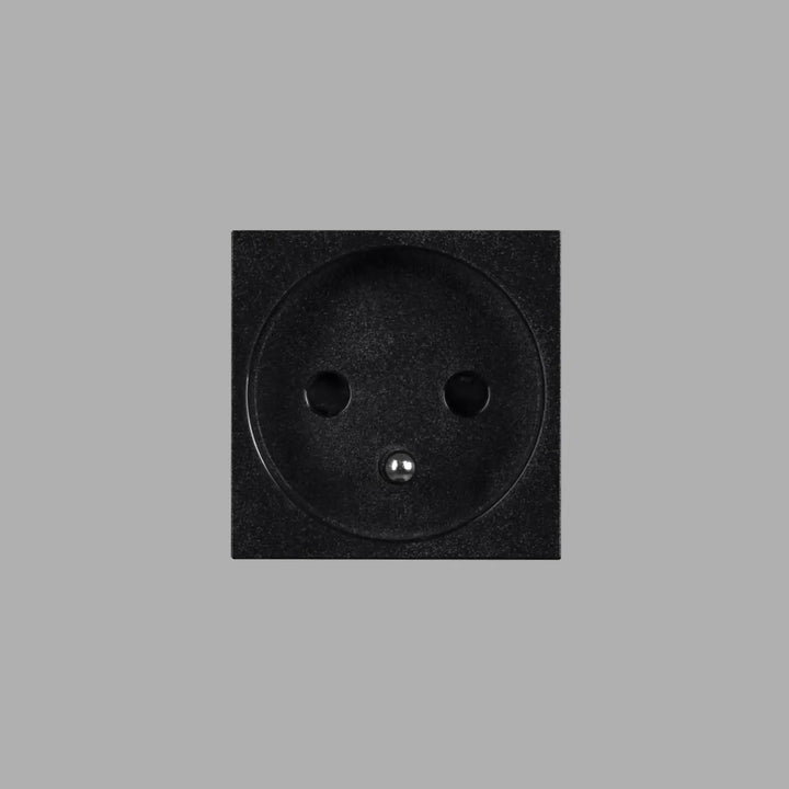 Module prise française type E noir Buster + Punch #couleur_noir