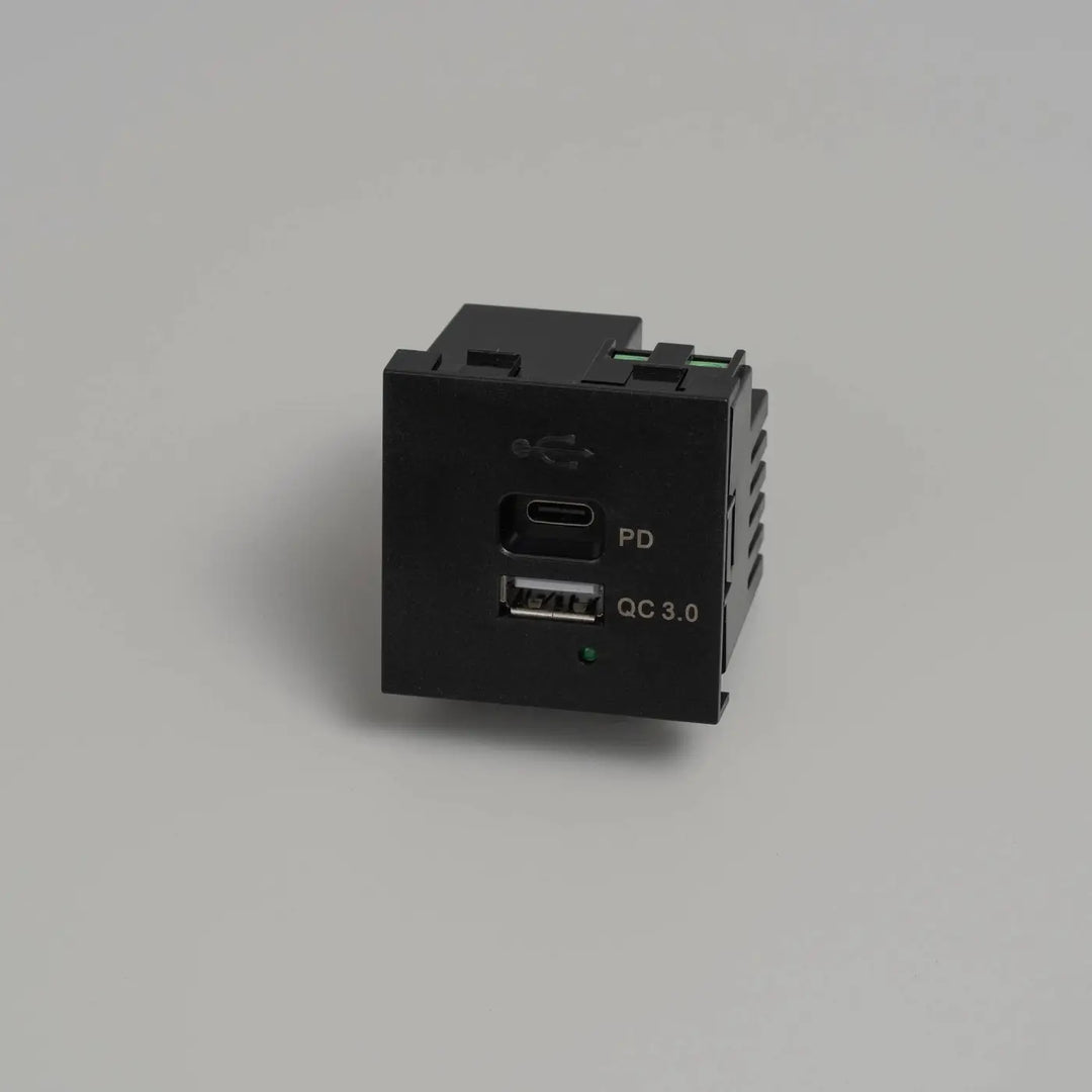 Module USB A + C noir Buster + Punch #couleur_noir