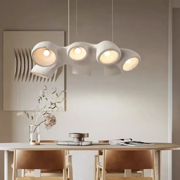 Suspension luminaire lucrecy en céramique blanche moderne avec quatre abat-jours arrondis et interconnectés