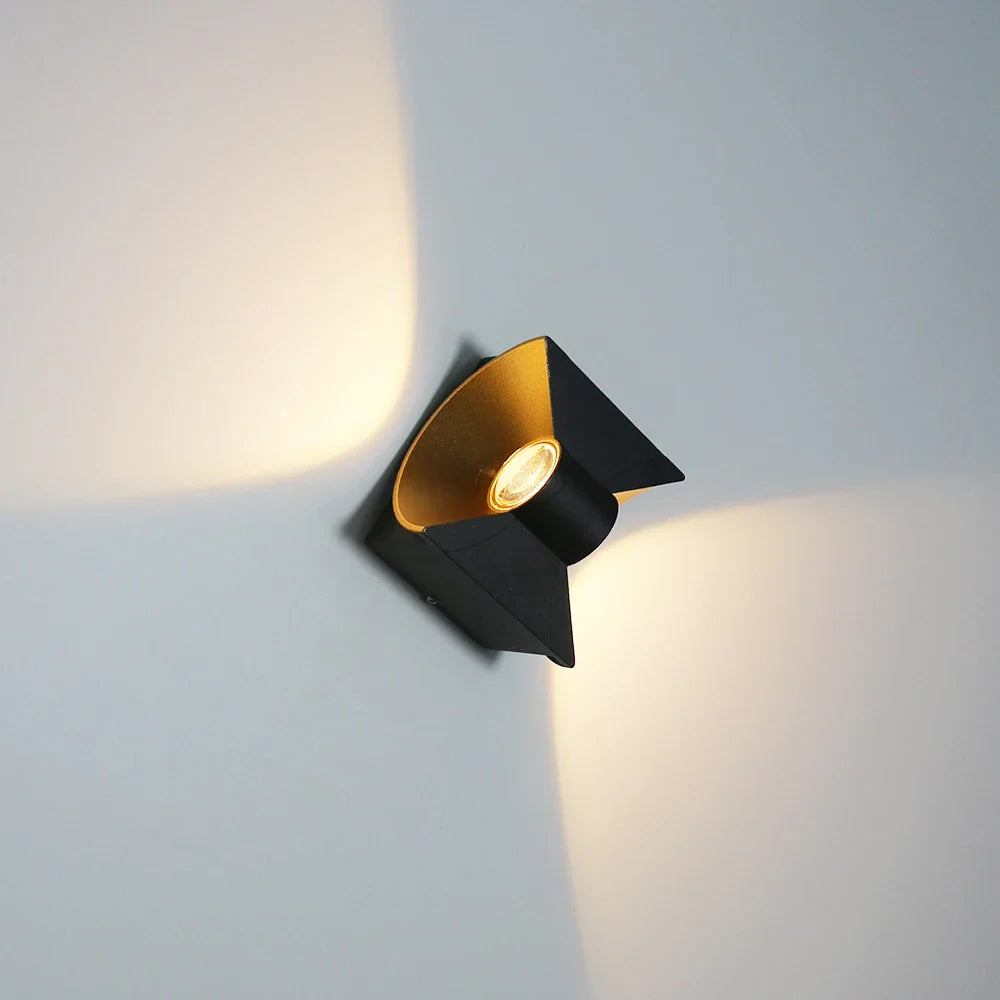 Petite Applique Murale Extérieur Aluminium Incurvée