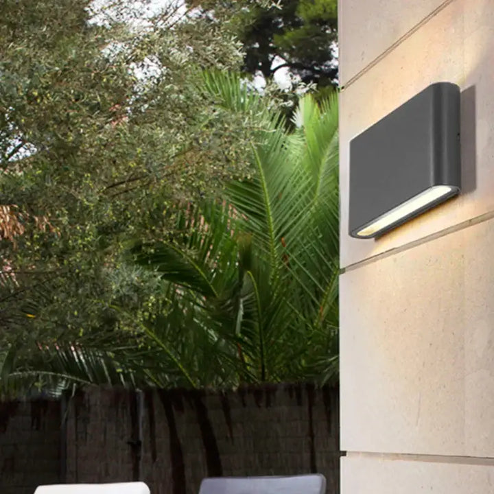 Petite Applique Murale Extérieure LED Noire ou Blanche