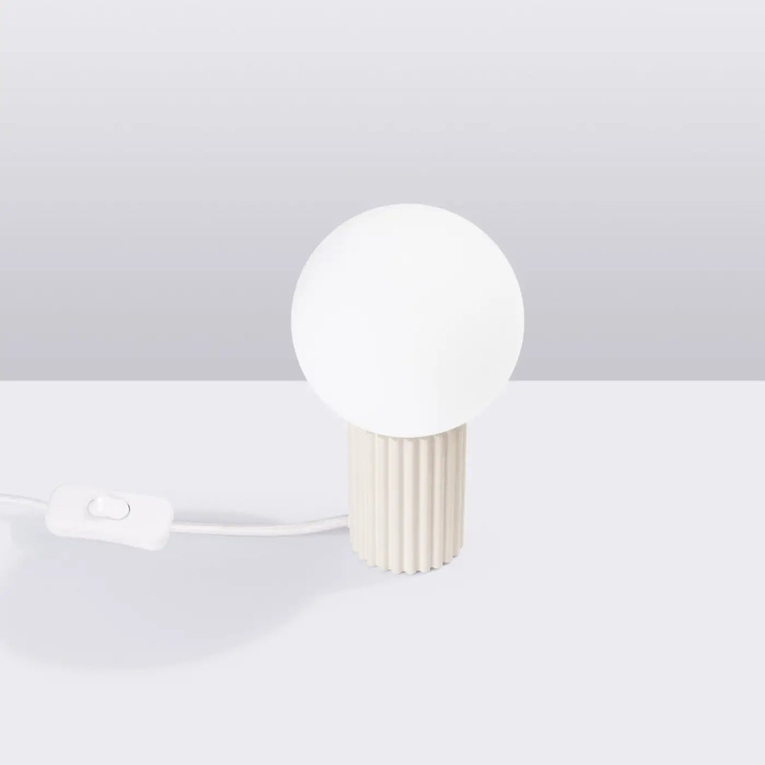 Lampe à poser beige éteinte