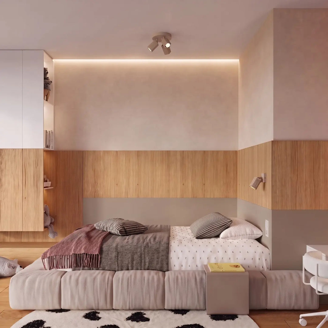 Plafonnier Rayo taupe à 3 spots orientables au plafond d'une chambre