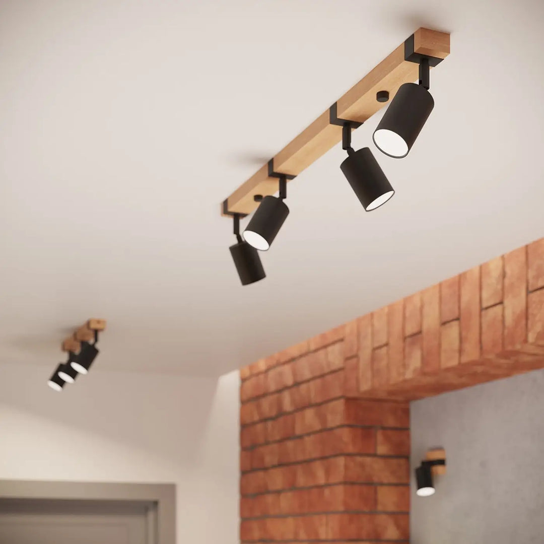 Plafonnier noir/bois naturel dans un intérieur contemporain