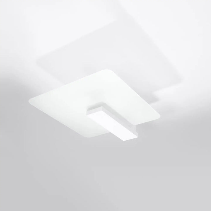 Luminaire plafonnier blanc éteint