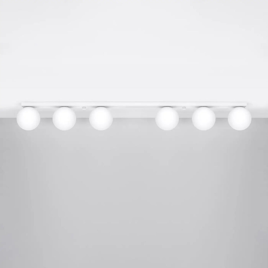 Luminaire Plafonnier blanc éteinte, vue rapprochée