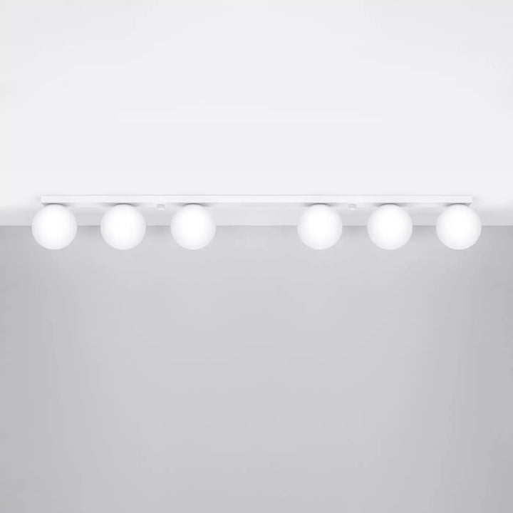 Luminaire Plafonnier blanc éteinte, vue rapprochée