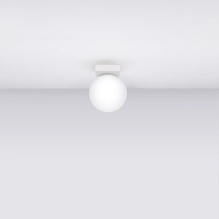 Luminaire Plafonnier blanc éteinte, vue rapprochée