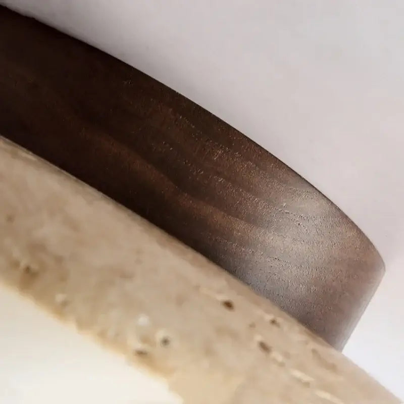 Plafonnier Cylindrique En Pierre Avec Finition En Bois

