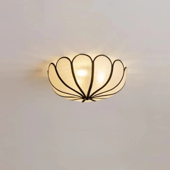 Luminaire plafonnier citra avec cadre en métal noir en forme de lotus et panneaux en verre crème pour salle à manger wabi sabi