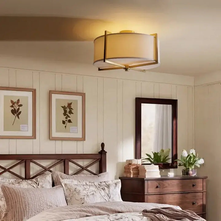 Plafonnier design moderne en métal doré avec abat jour blanc

