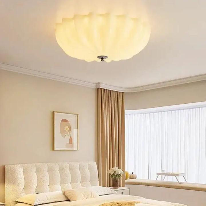 Plafonnier design en résine ondulée crème ou blanc moderne