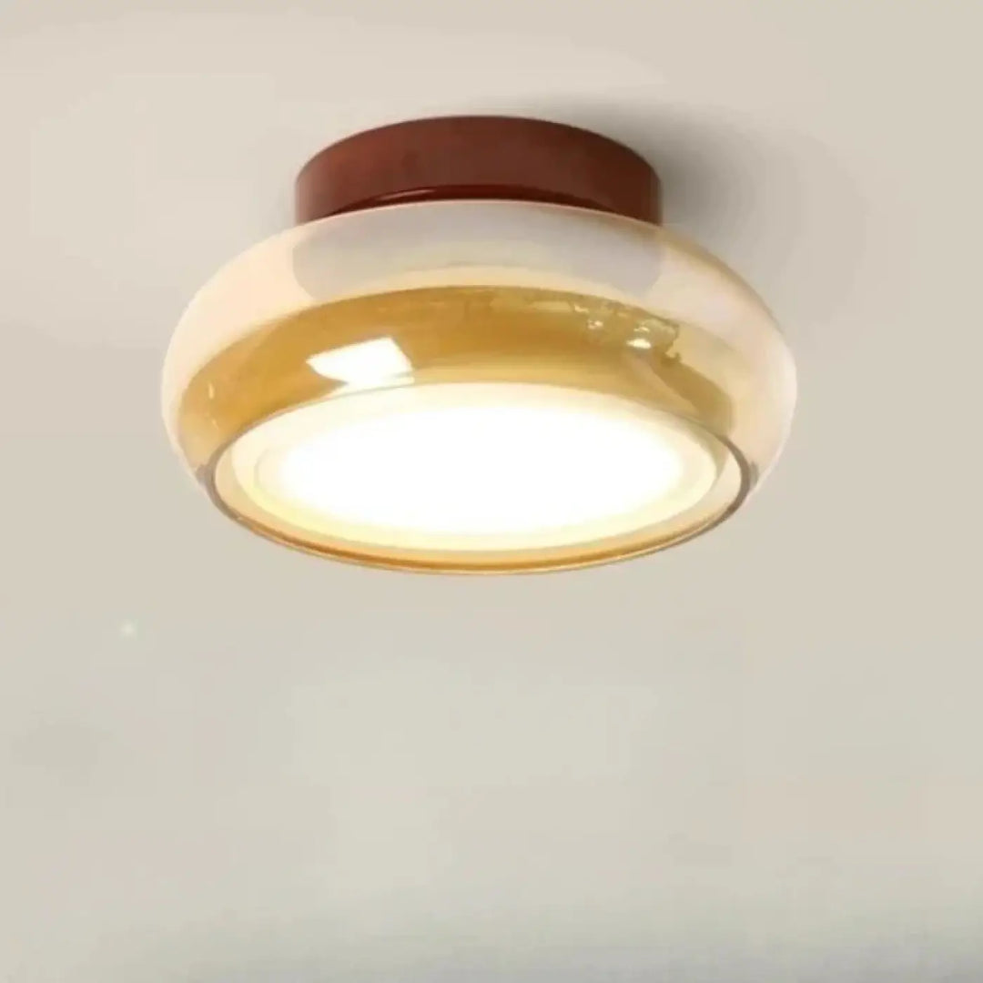 Luminaire plafonnier corine avec verre ambré chaud et socle en bois poli pour décoration intérieure à signature visuelle forte