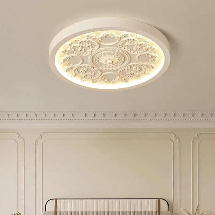 Luminaire plafonnier rostel blanc avec design rond ornemental et relief floral pour éclairage intérieur élégant