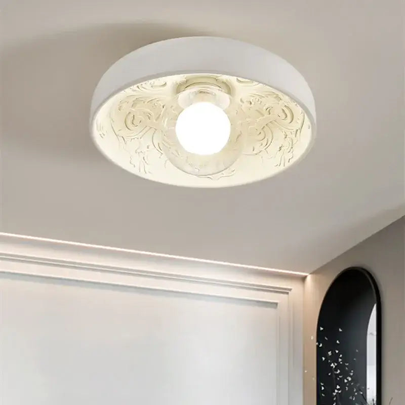Plafonnier Design Sculptural Rond Blanc Relief Floral Élégant

