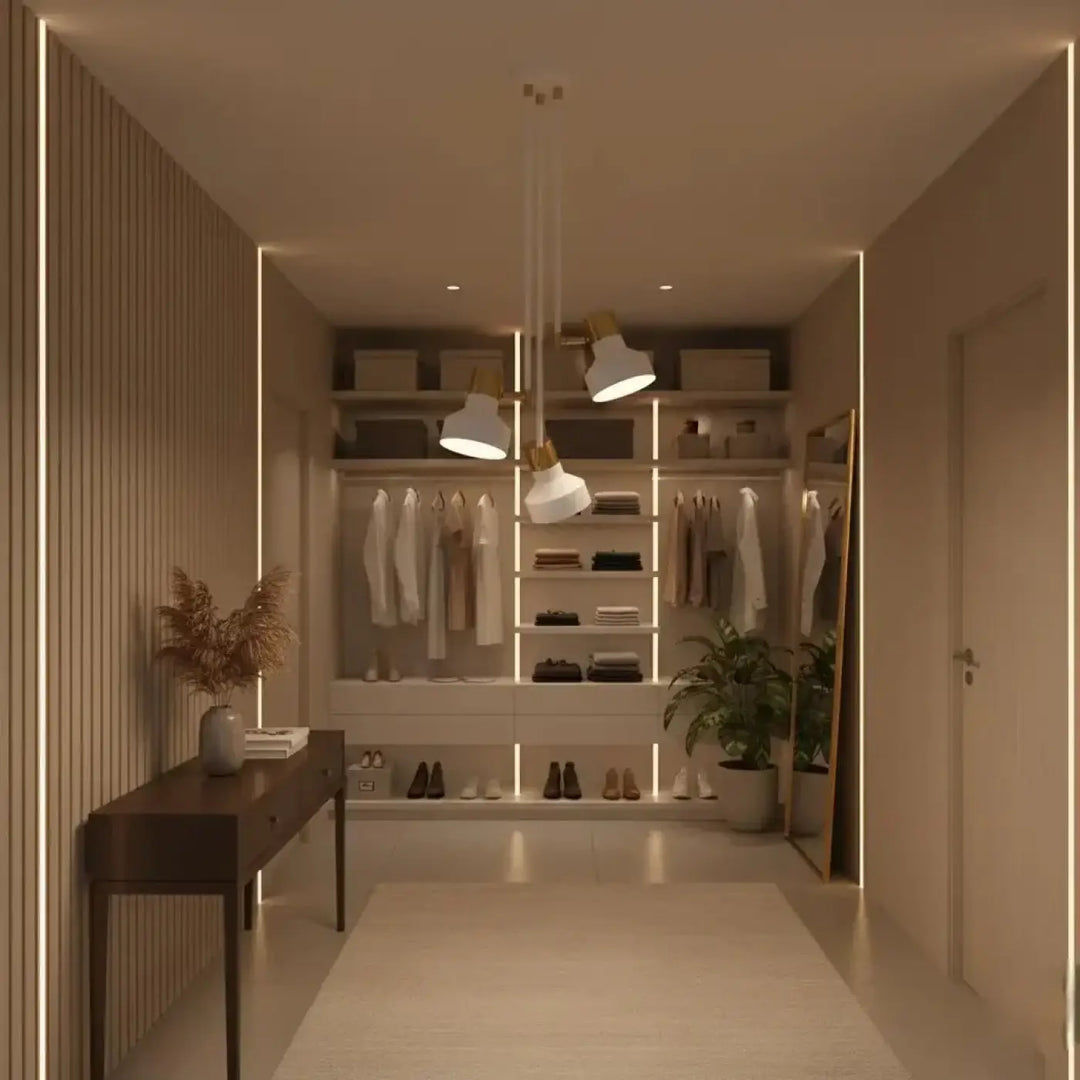 Plafonnier dorothy blanc intégré dans un dressing moderne minimaliste avec étagères en bois élégantes et éclairage intégré