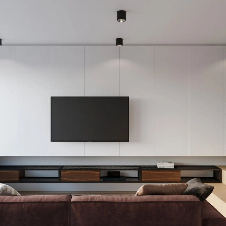 Luminaire plafonnier noir dans un salon
