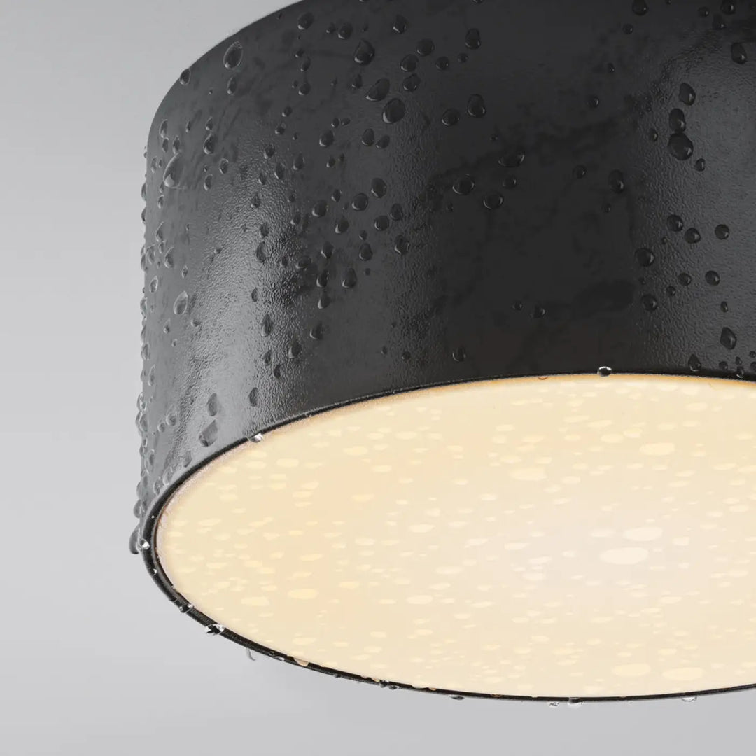 Plafonnier zon extérieur led en cylindre texturé noir avec une lumière chaude diffusée pour éclairage extérieur