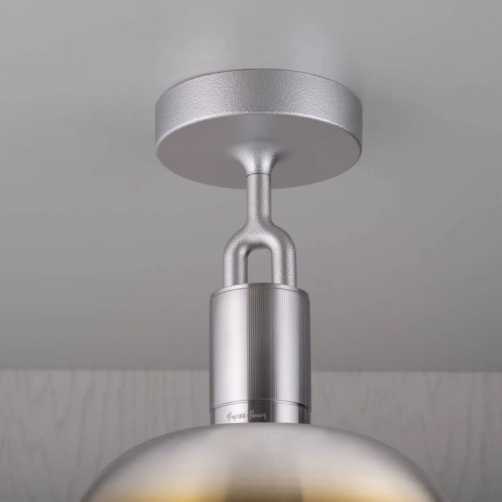 Plafonnier Forked modèle moyen finition acier brûlé avec abat-jour et globe en verre fumé #couleur_multicolore