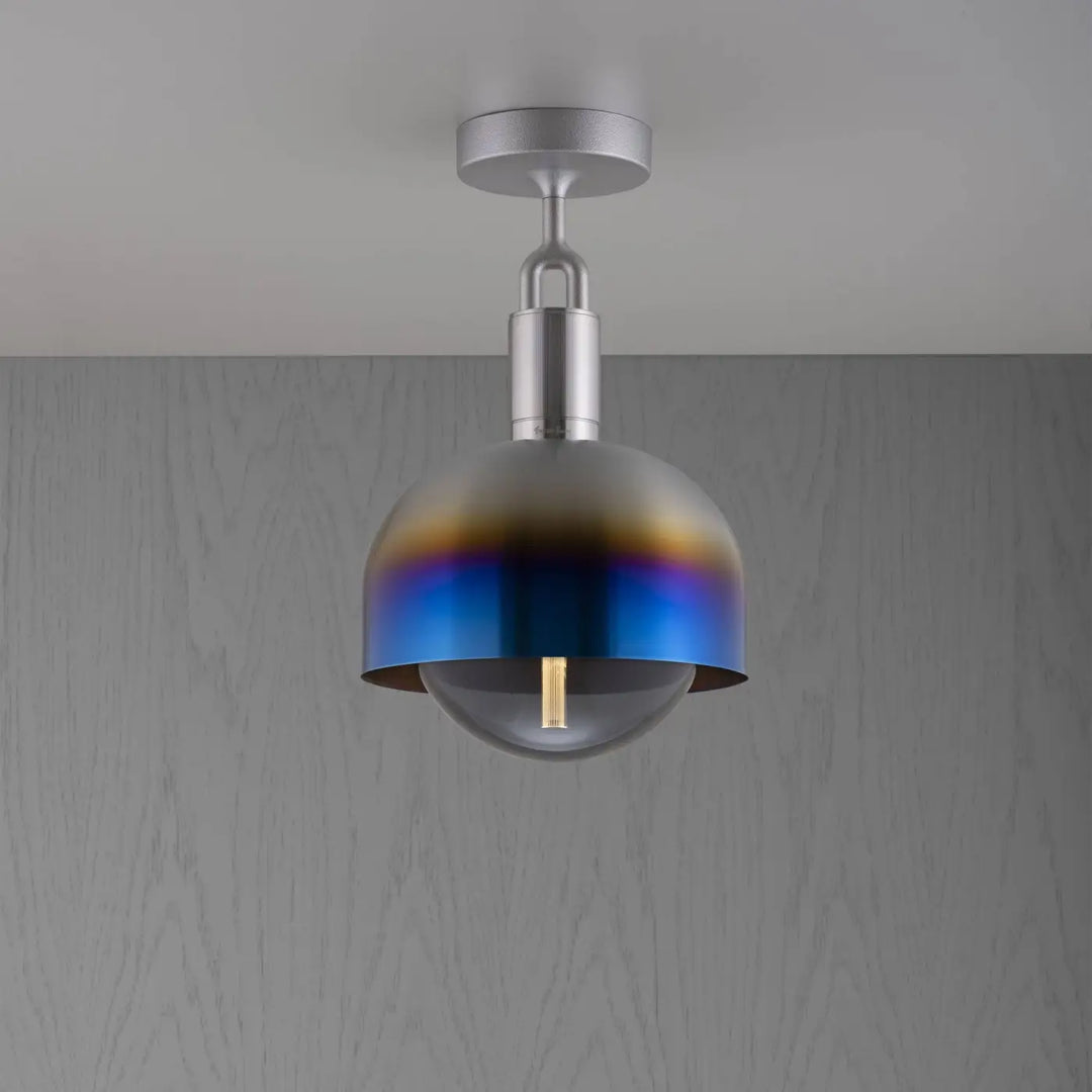 Plafonnier Forked modèle moyen à abat-jour et globe fumé, finition acier brûlé #couleur_multicolore