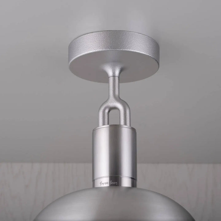 Plafonnier Forked grand modèle finition acier avec abat-jour et globe en verre fumé #couleur_argent