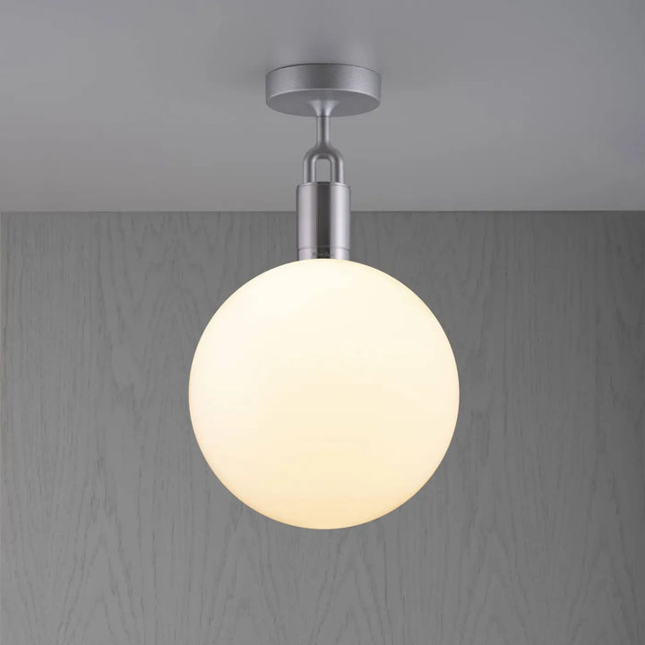 Plafonnier Forked Large à globe opale, finition acier #couleur_argent
