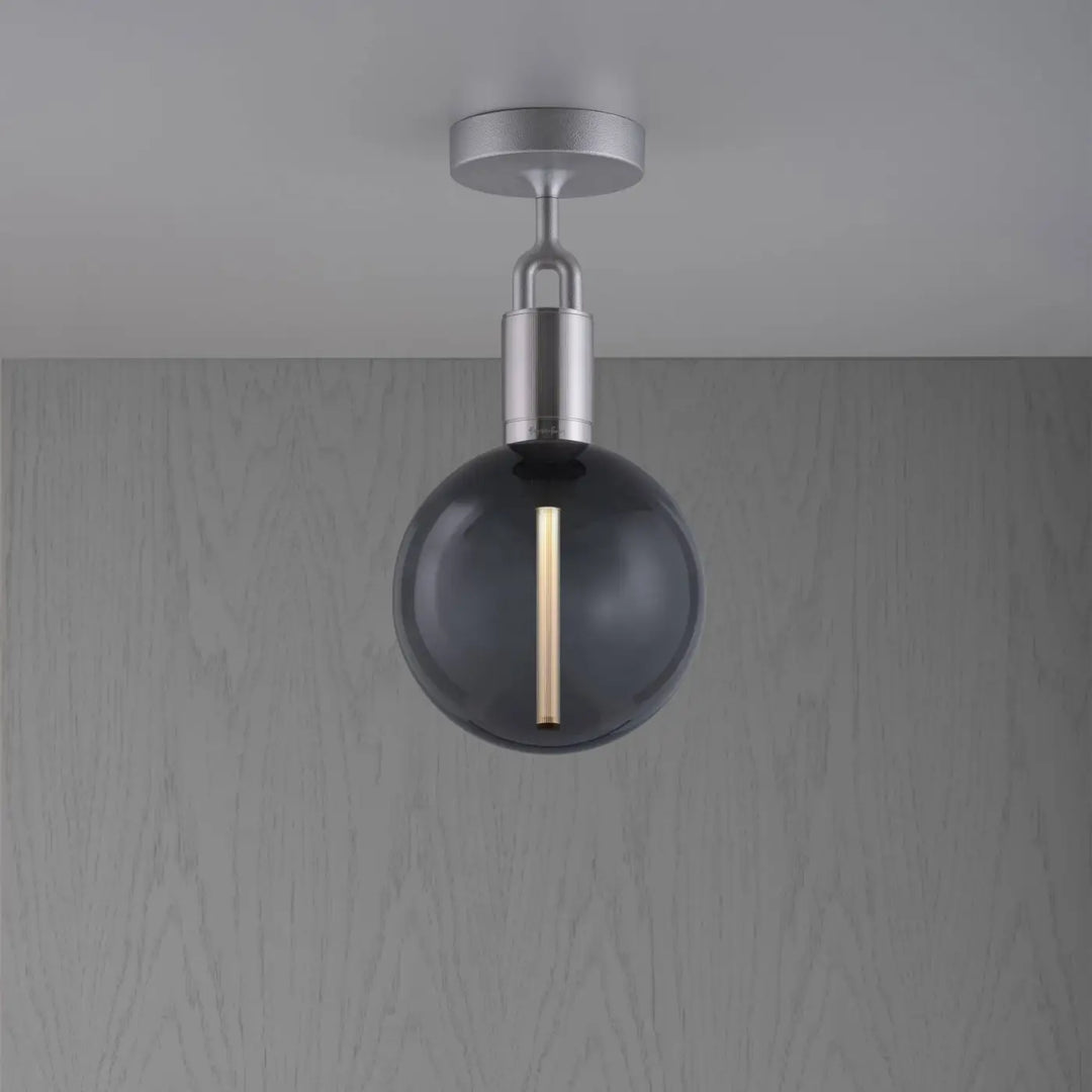 Plafonnier Forked Medium à globe fumé, finition acier #couleur_argent