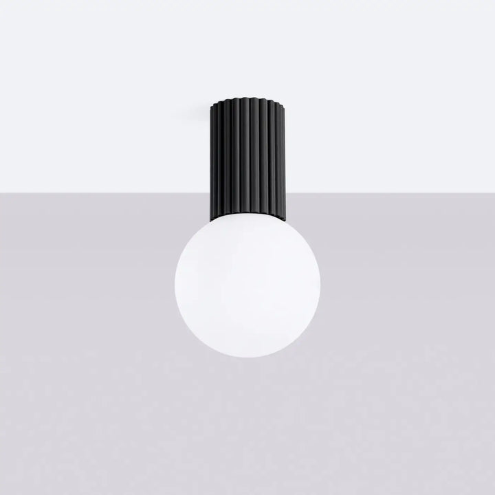 Luminaire Plafonnier noir éteinte, vue rapprochée