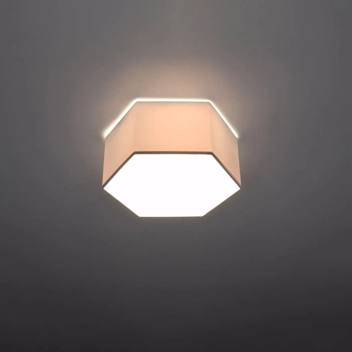 Plafonnier hexagonal Sunde blanc, allumé