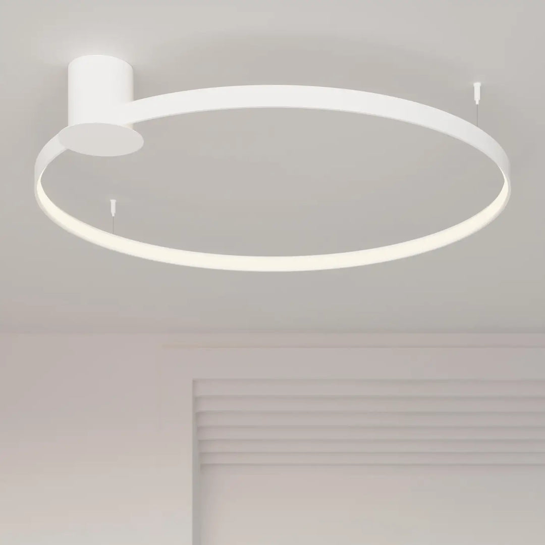 Plafonnier anneau RIO blanc dans un intérieur contemporain