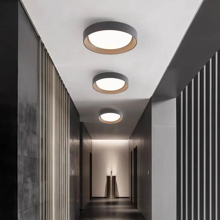Luminaire plafonnier led circulaire avec anneau noir élégant et diffuseur chaud style nordique minimaliste bois
