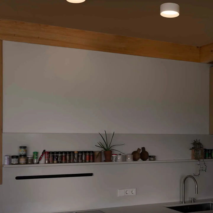 Plafonnier LED Mizu blanc de Faro Barcelona en situation