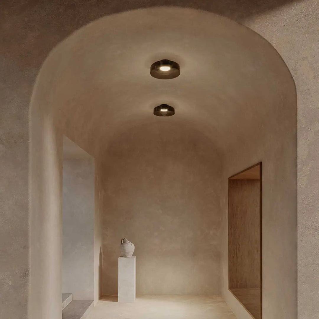 Plafonnier Levels en verre fumé dans un intérieur #couleur_gris