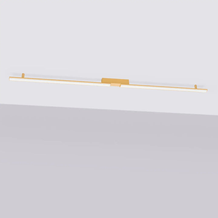 Luminaire plafonnier doré de la collection lagom allie design minimaliste et excellente finition avec diffuseur en verre dépoli