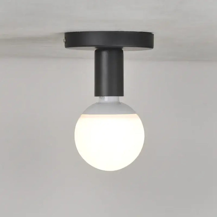 Plafonnier Minimaliste Noir À Ampoule Globe Apparente

