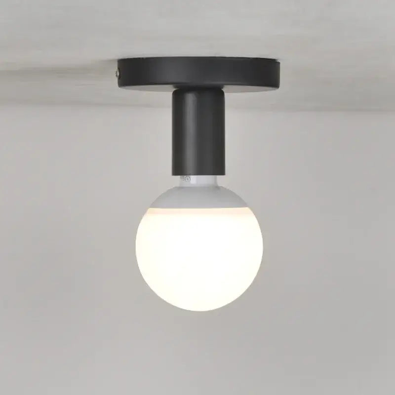 Plafonnier Minimaliste Noir À Ampoule Globe Apparente

