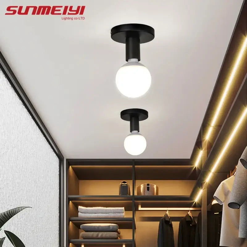 Plafonnier Minimaliste Noir À Ampoule Globe Apparente

