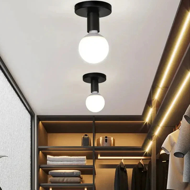 Plafonnier Minimaliste Noir À Ampoule Globe Apparente

