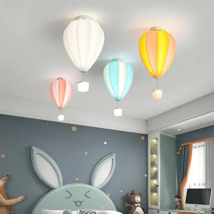 Plafonnier montgolfière coloré pour chambre d’enfant